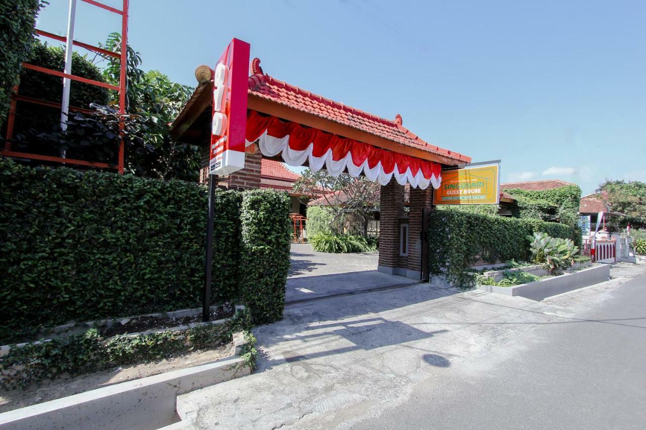 Oyo 1361 Singosari Family Residence Banyuwangi  Exterior foto