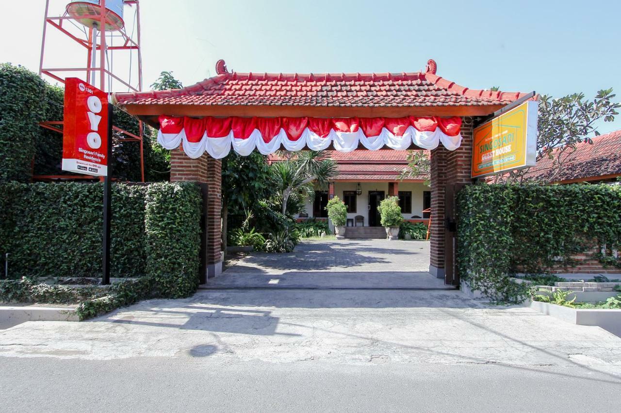 Oyo 1361 Singosari Family Residence Banyuwangi  Exterior foto